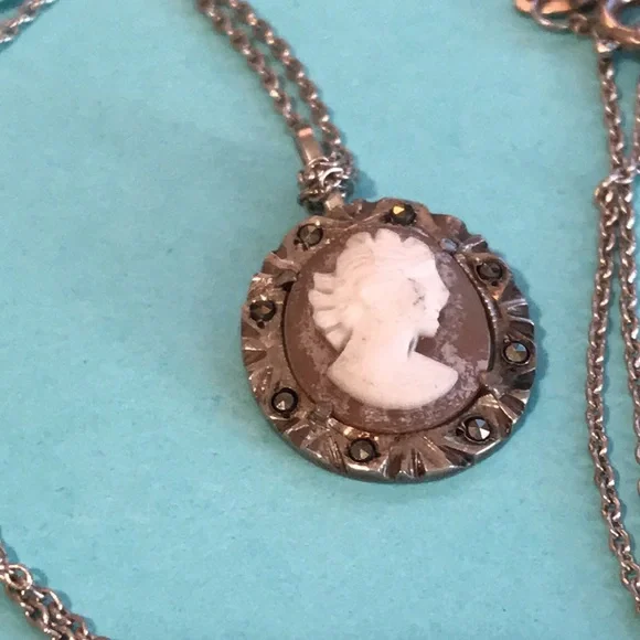 Vintage sterling silver marcasite cameo necklace - Picture 2 of 7